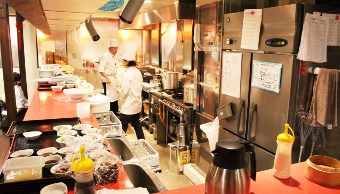 アジア多国籍料理店にダムウェーターを設置|大阪市中央区難波