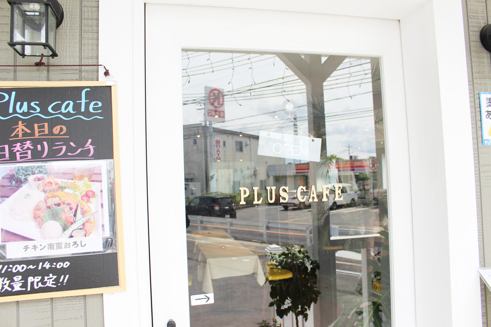 Pluscafe(プラスカフェ)様入口