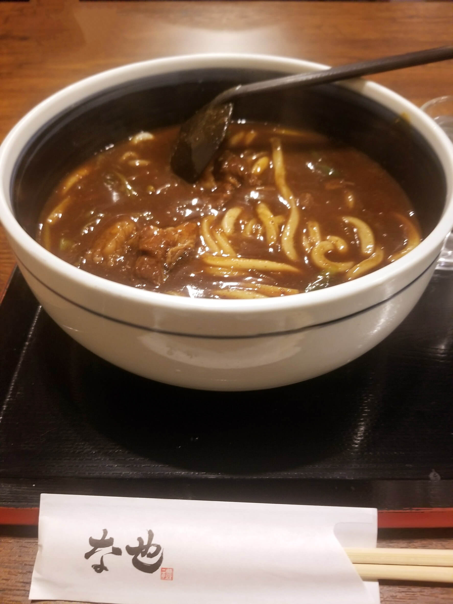 神戸名物「牛すじ」の煮込みがタップリ入った"牛すじカレーうどん"
