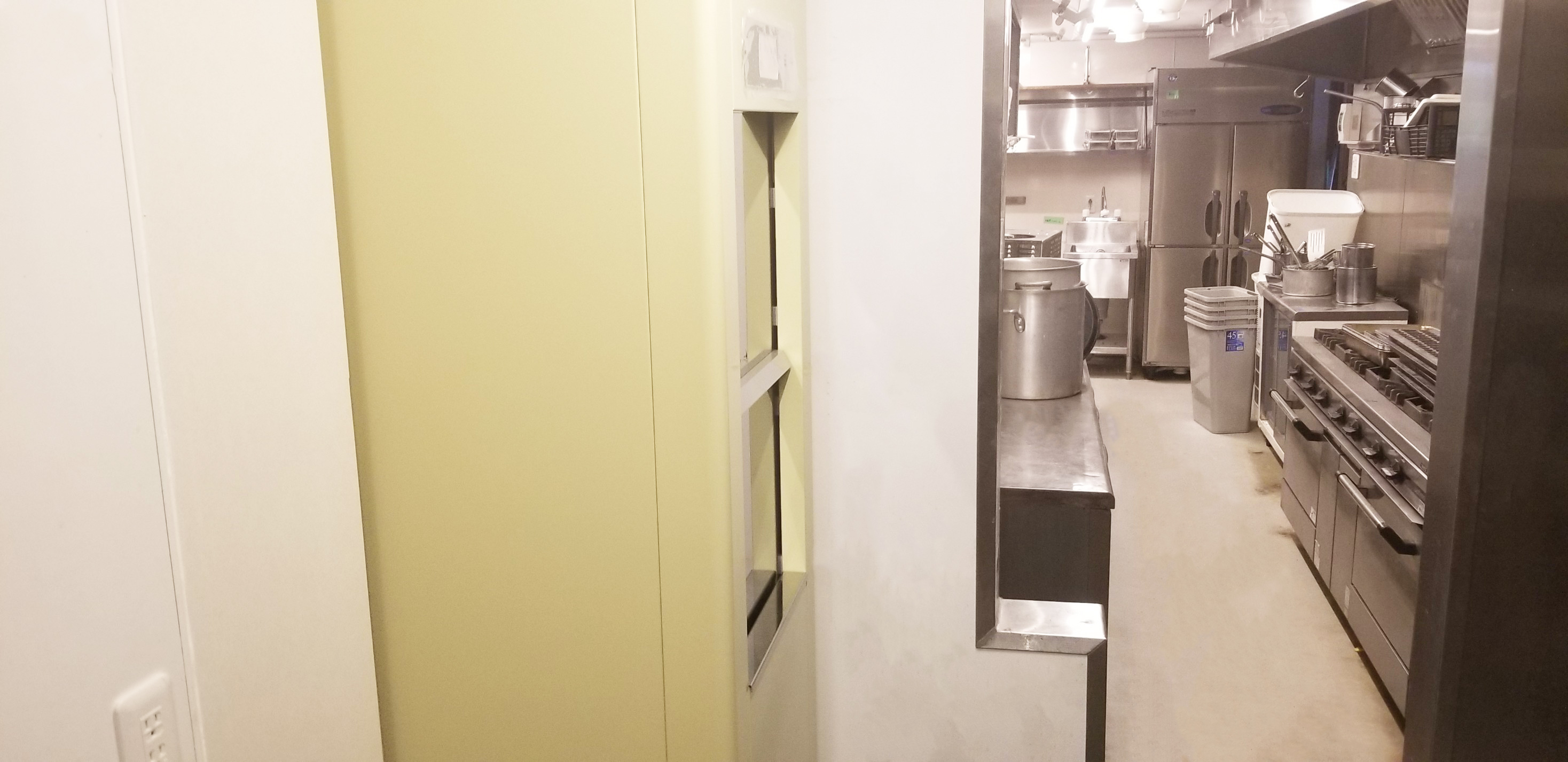 ダムウェーターの設置（建物1階部分）